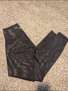 Lululemon Wunder Under High-Rise Tight (Luxtreme) 7/8 Length, Size 4
